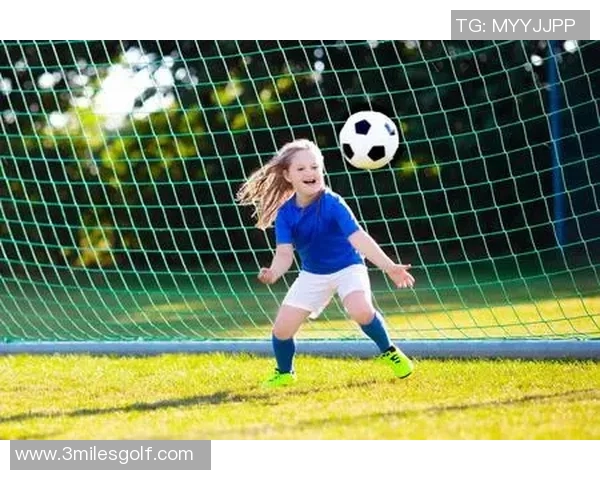 潮流女孩与足球明星的完美结合展现青春活力与时尚魅力